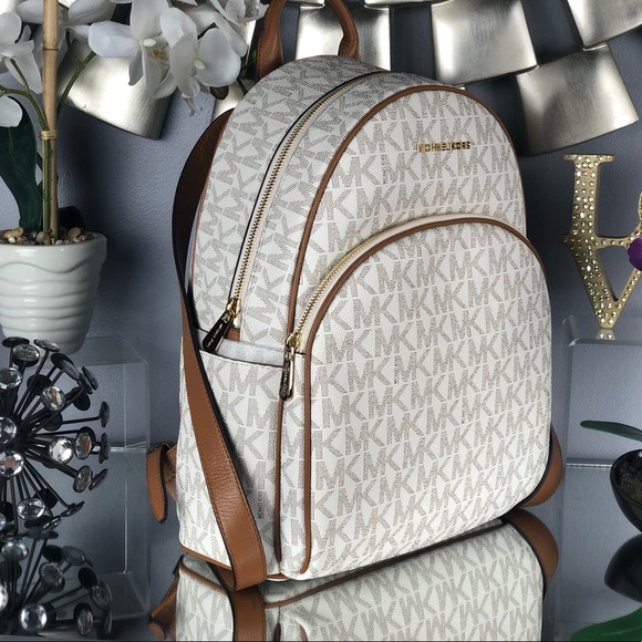 NWT..Michael Kors Large Abbey Vanilla Backpack Bag - Picture 2 of 6